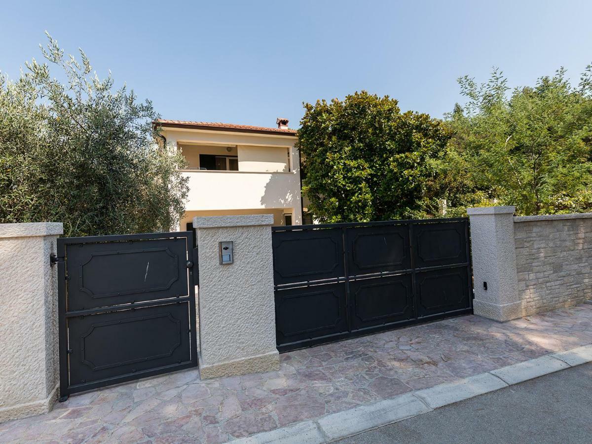 Magnolia - Modern Apartment Near City Center And Sea Porec Exterior photo